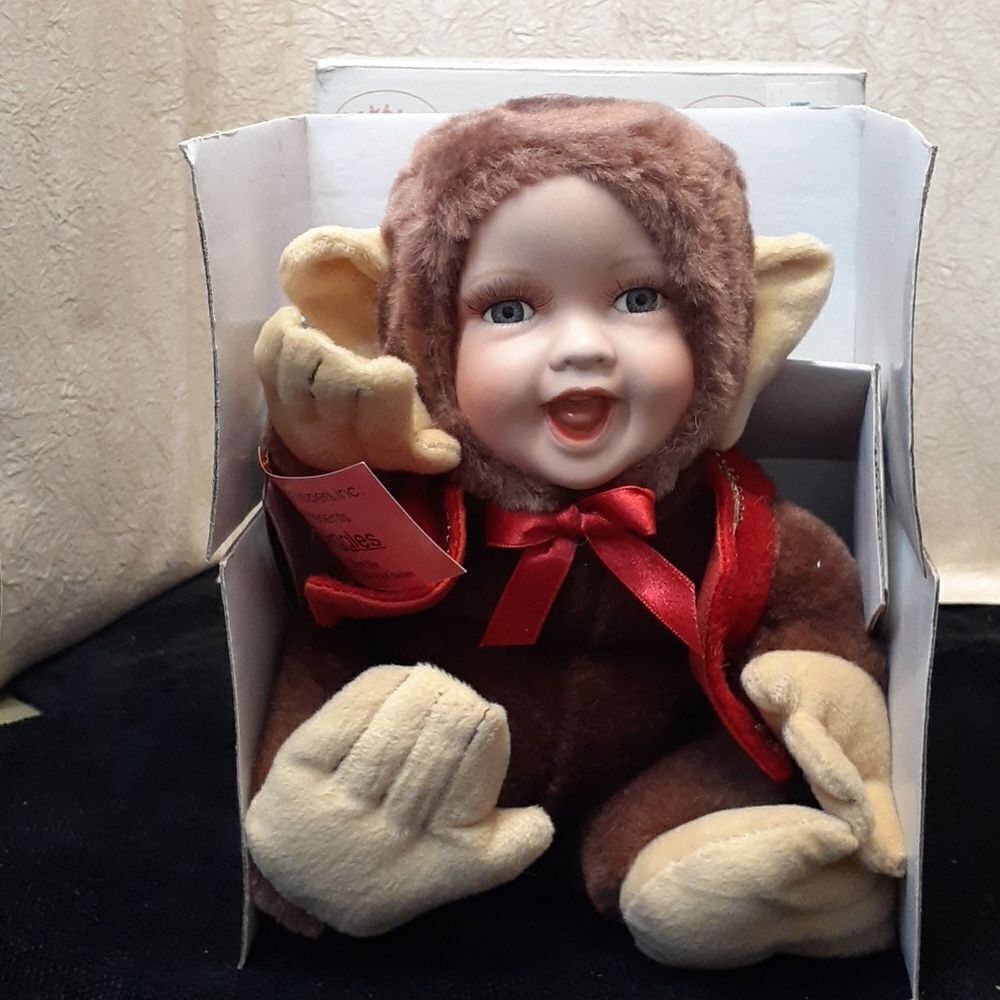 Show Stoppers GIGGLES Monkey Bellhop Babes in The Wild Plush Doll Porcelain Face